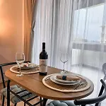 Lumo Terrace With Private Parking Near Coresi Apartment