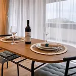 Lumo Terrace With Private Parking Near Coresi *