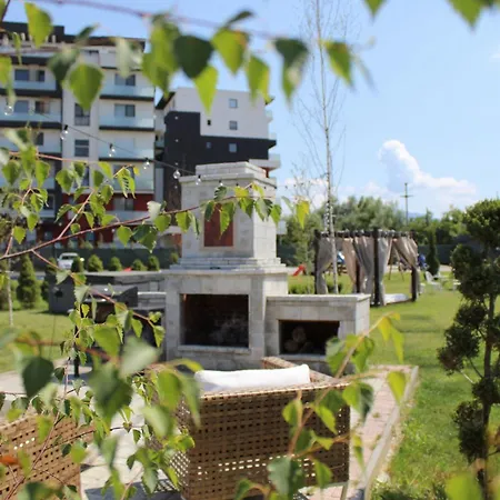 Lumo Terrace With Private Parking Near Coresi Apartament *