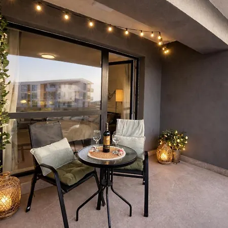 Lumo Terrace With Private Parking Near Coresi Apartment *