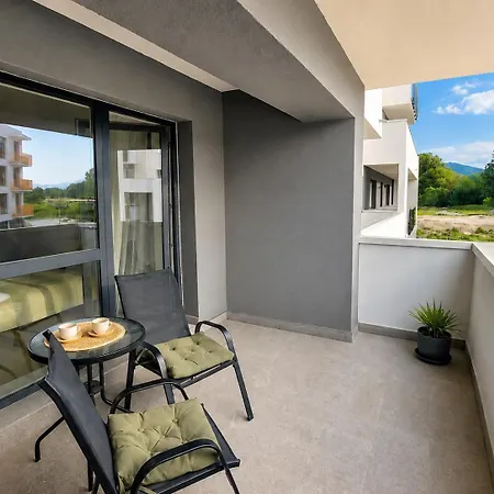 Lumo Terrace With Private Parking Near Coresi