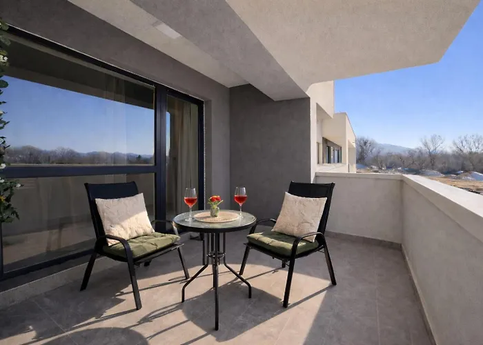 Lumo Terrace With Private Parking Near Coresi *